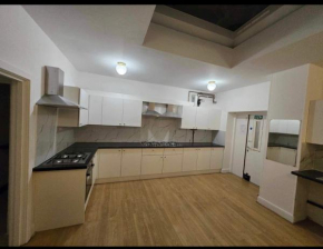 En suite single Room own shower R5